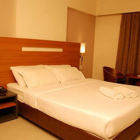 Hotel Tanish Residency Νάβι Μουμπάι Εξωτερικό φωτογραφία