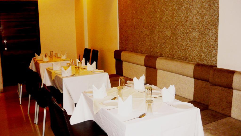 Hotel Tanish Residency Νάβι Μουμπάι Εξωτερικό φωτογραφία