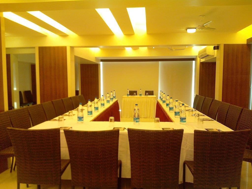 Hotel Tanish Residency Νάβι Μουμπάι Εξωτερικό φωτογραφία