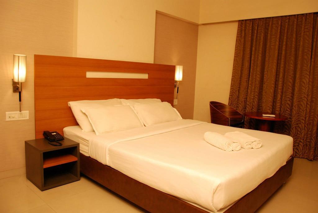 Hotel Tanish Residency Νάβι Μουμπάι Εξωτερικό φωτογραφία